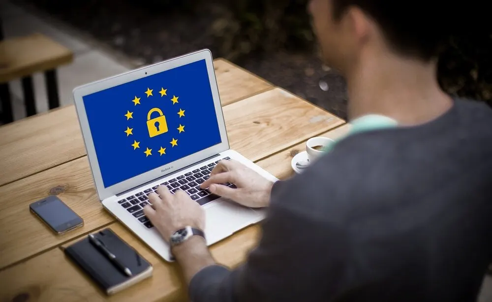Cómo mejorar la gestión de identidades y accesos en tu empresa » MuySeguridad. Seguridad informática. 2 Las mejores medidas para optimizar la gestión de identidades y accesos en la empresa